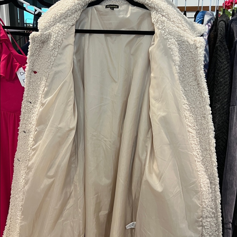 Shinestar Sherpa cream trench coat w lining, tortoise shell buttons. Belt - Picture 12 of 12